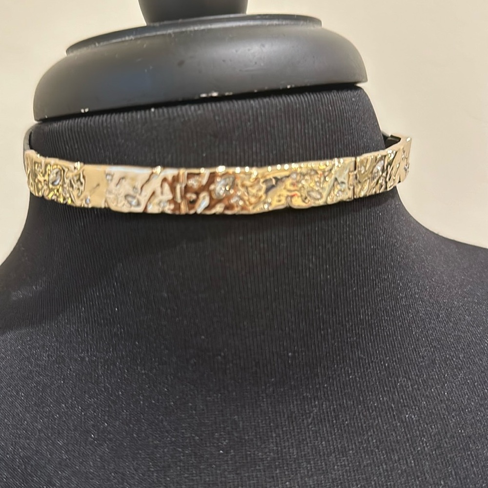 Gold choker necklace